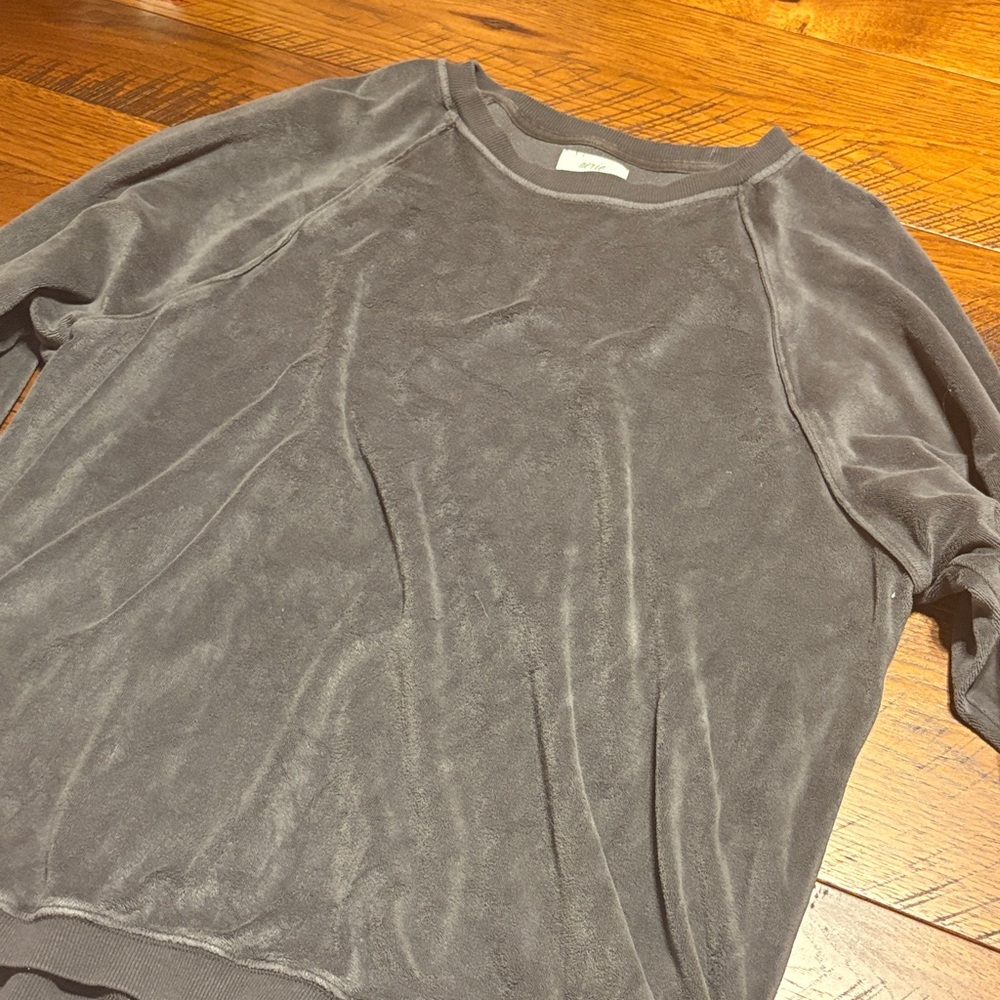 aerie velvet crewneck / size small